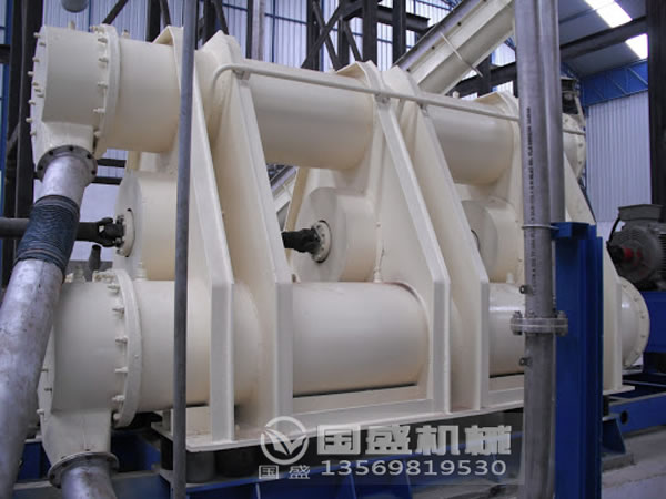 三筒濕式振動磨機(jī) 三筒濕式振動磨機(jī)
